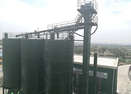 Dvigalo z žlicami verižnega tipa